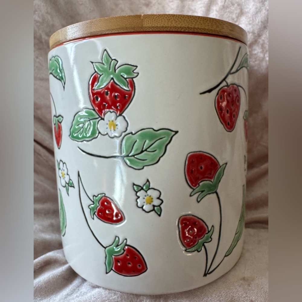 KITCHEN CANISTER/COOKIE JAR W/EMBOSSED STRAWBERRIES LEAVES & FLOWERS w/WOOD LID